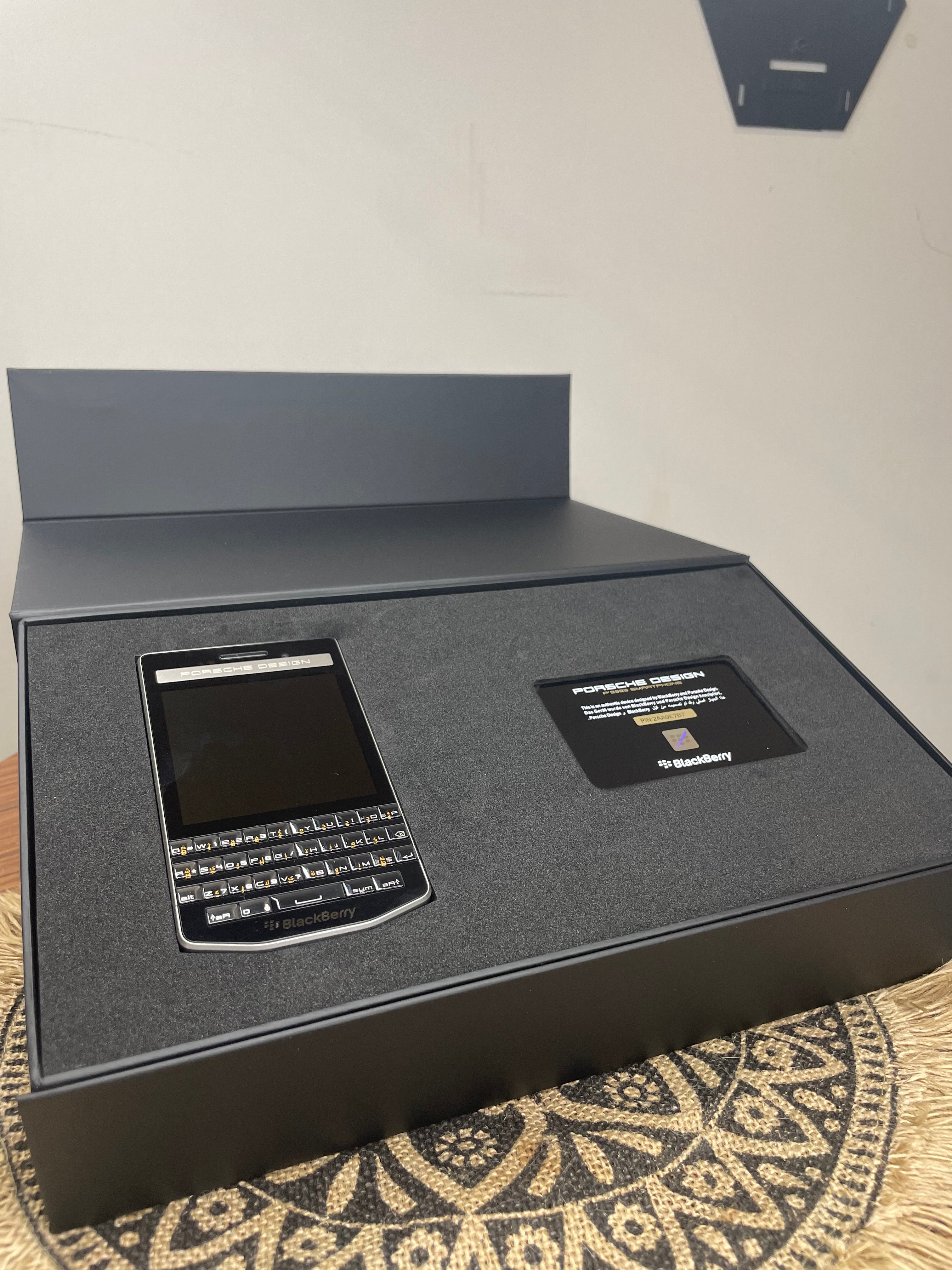 PORSCHE DESIGN P'9983 SMARTPHONE