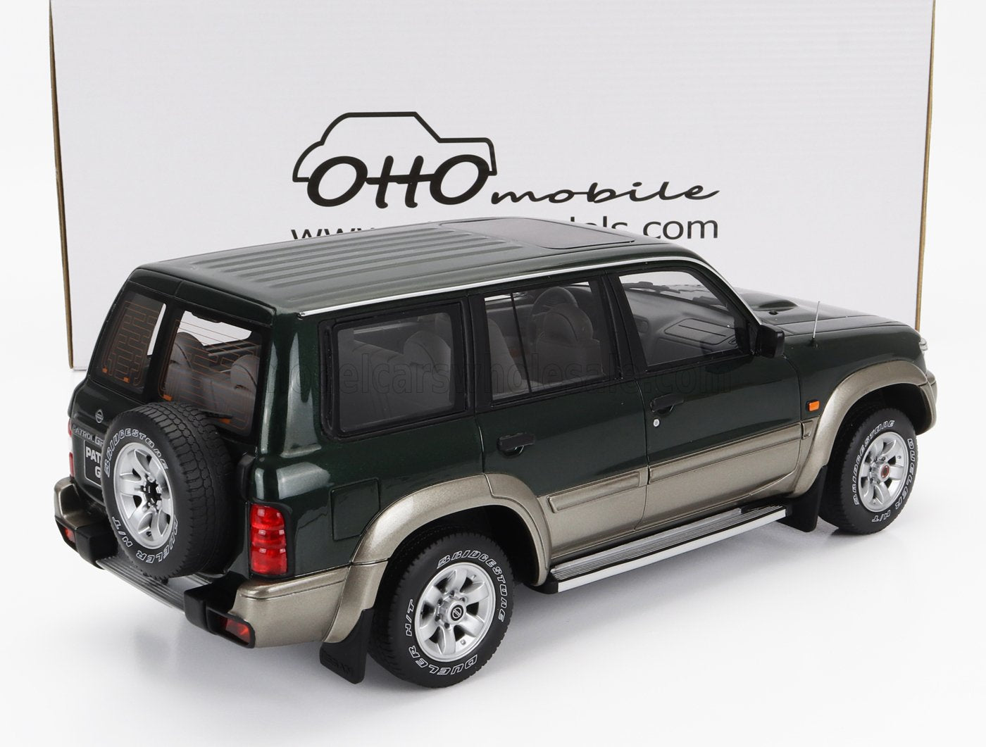 OTTOMOBILE 1/18 NISSAN PATROL GR Y61 1998 GREEN ART. OT433