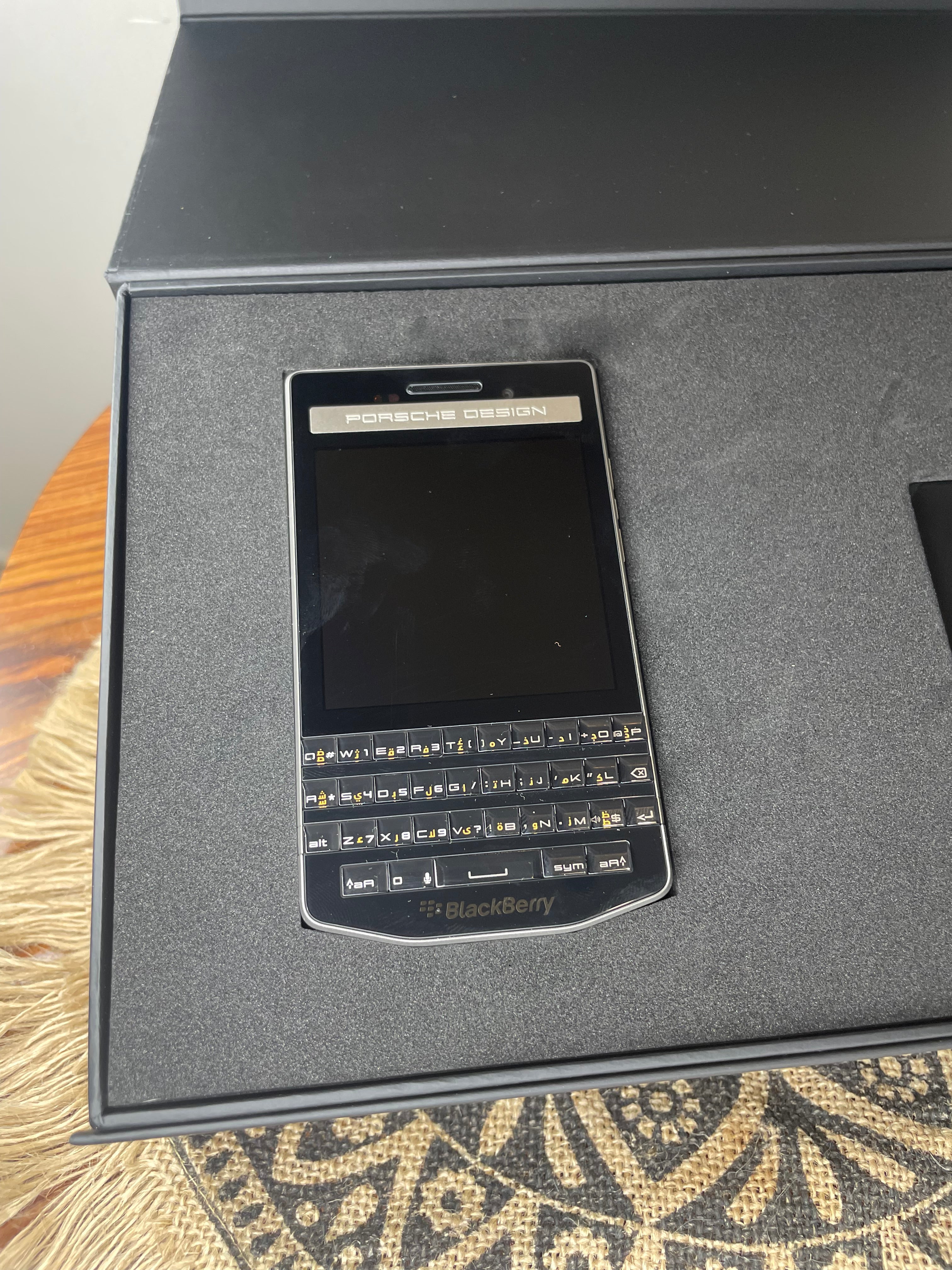 PORSCHE DESIGN P'9983 SMARTPHONE